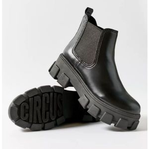 Women's Circus by Sam Edelman Black Darielle Lug Sole Chelsea Boots Size 9